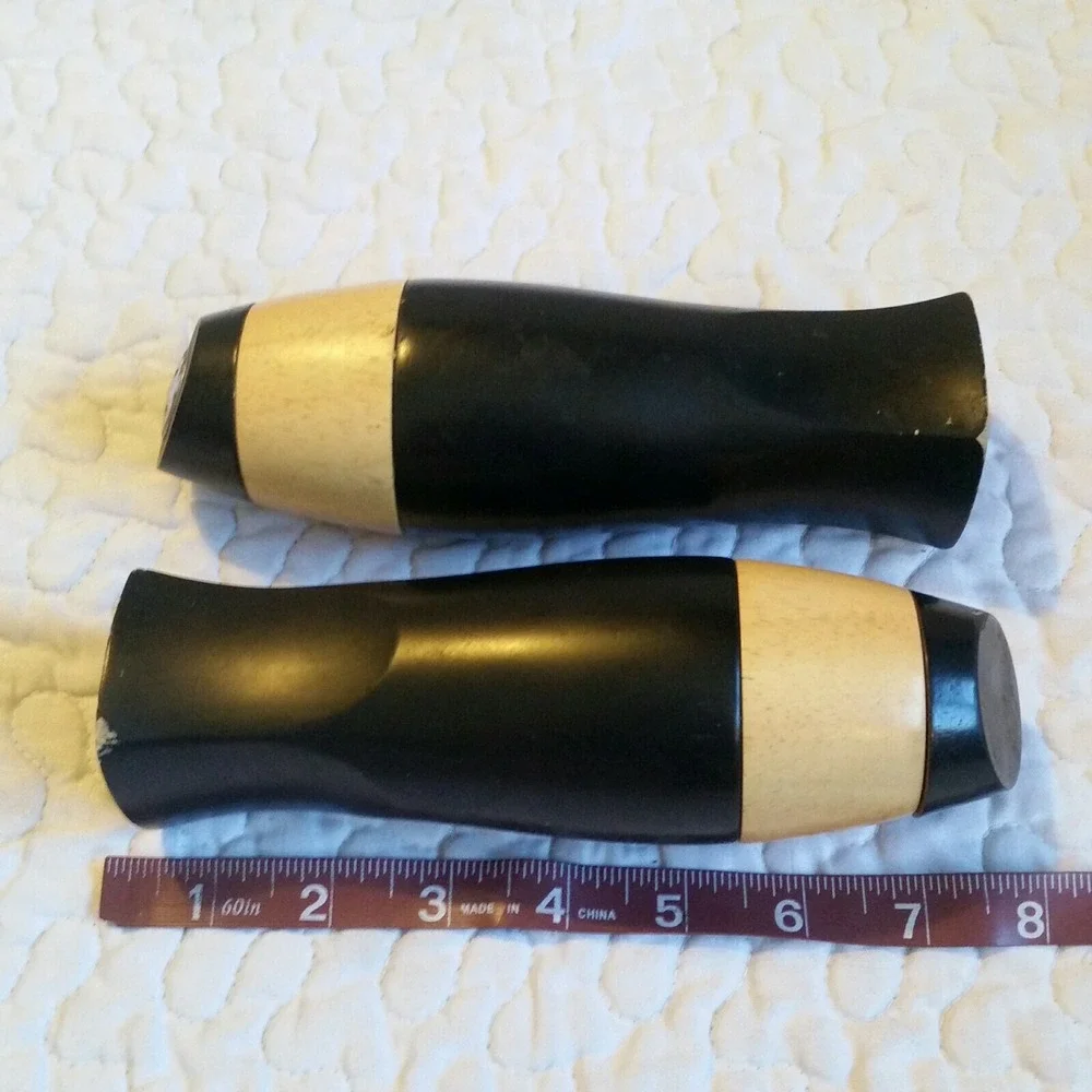 Vintage MR. DUDLEY Wood Black Light Tone Salt Shaker Pepper Mill Grinder Mid Cen